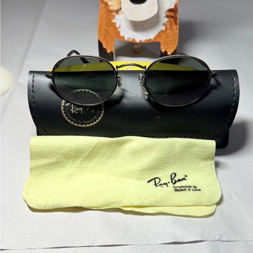 Vintage Rare Ray-Ban Black Sunglasses with Yellow Cloth